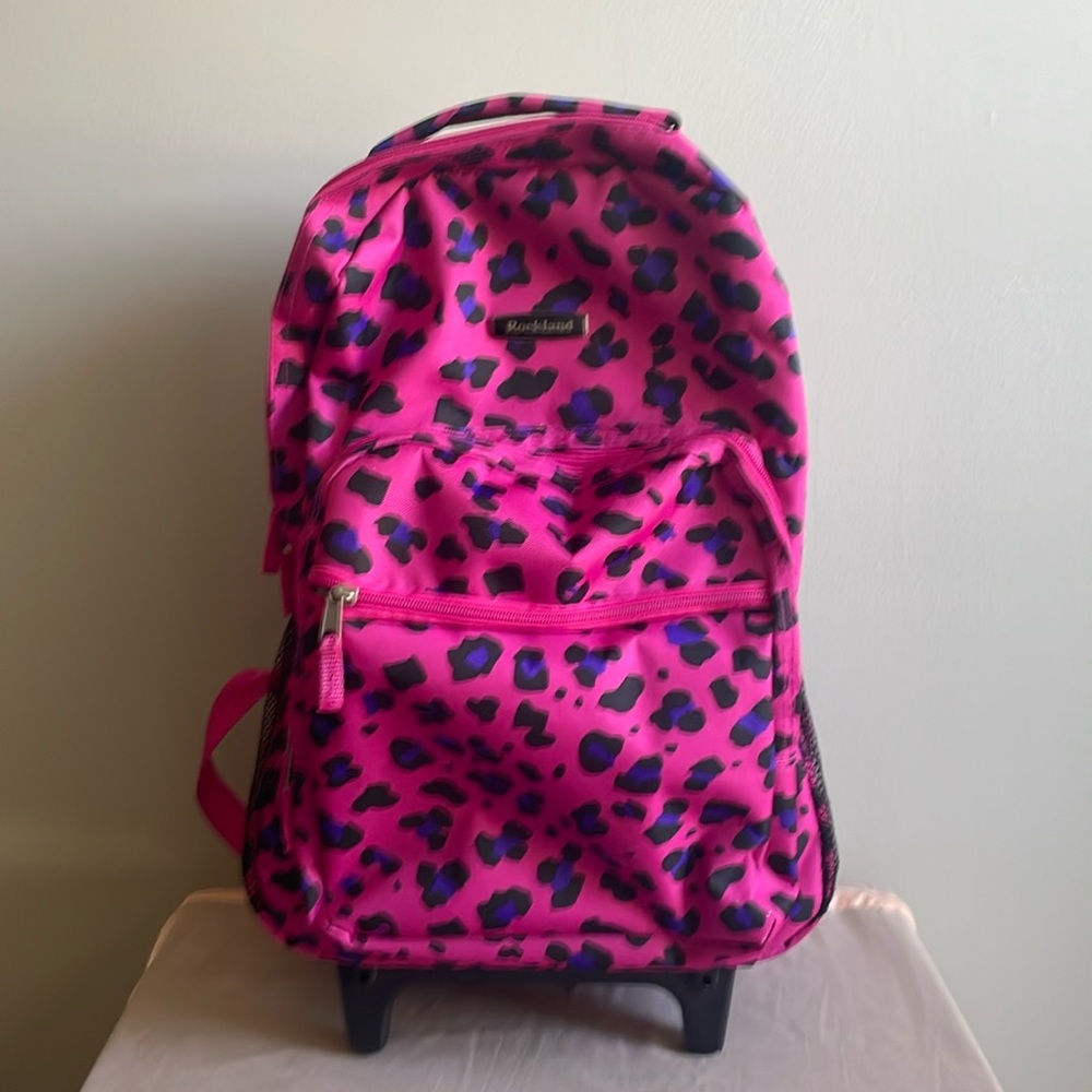 Hot 🥵 Pink 🩷 Cheetah print rolling back pack gently used
